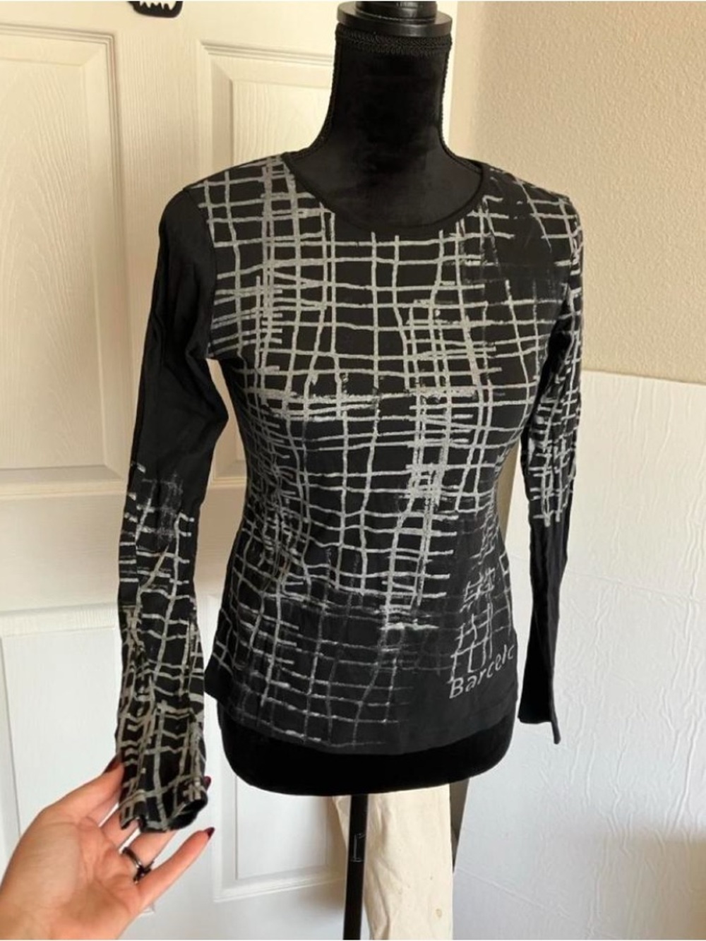 Grid-Print Long Sleeve Tee in Black